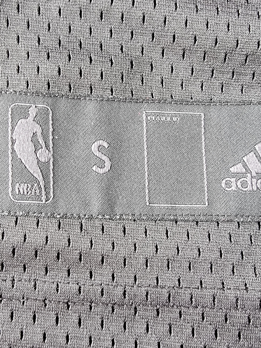 RARE ! Adidas CAVS Lebron JAMES #23 Black Gold Jersey - Picture 3 of 16